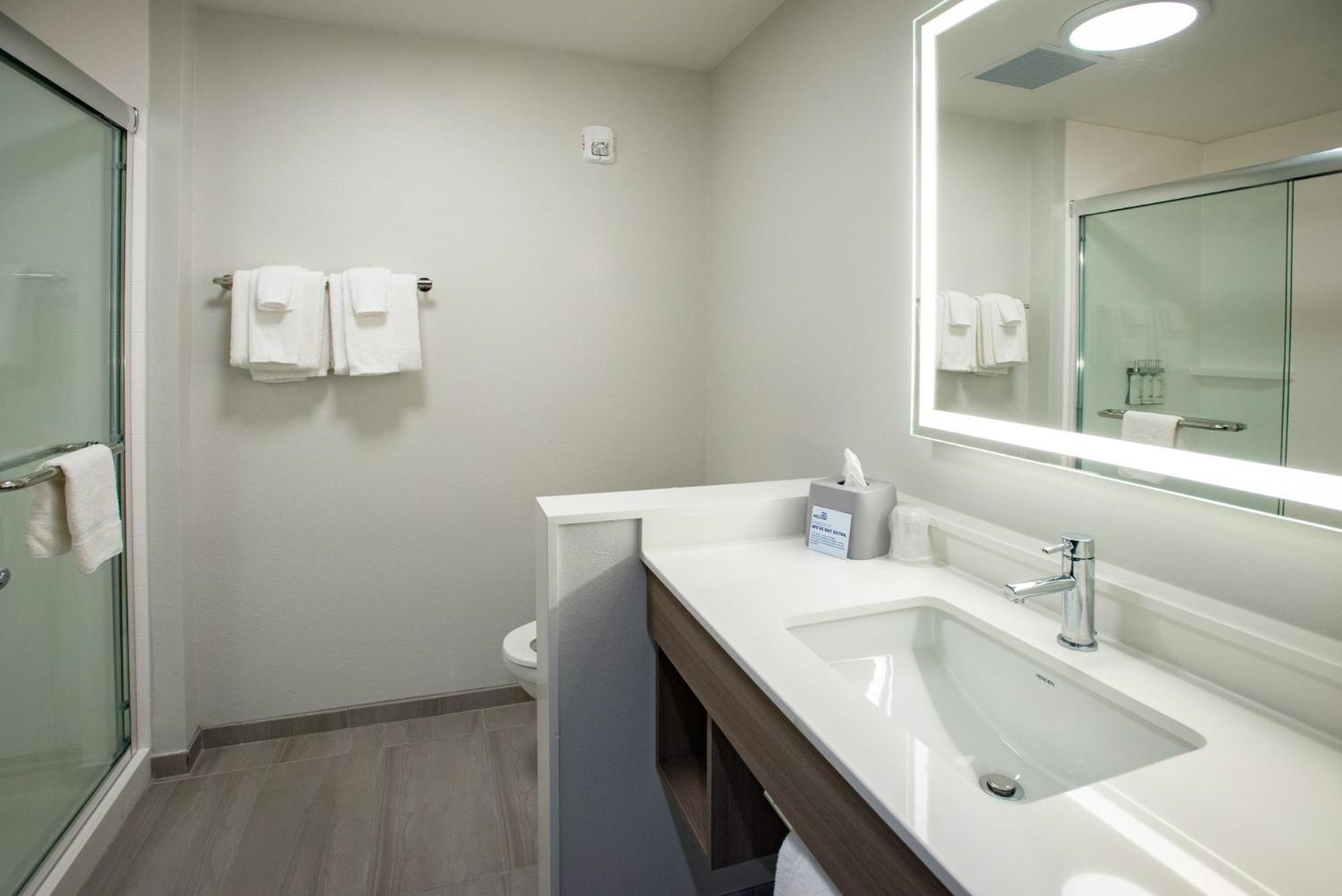 Holiday Inn Express & Suites Pensacola Airport North - I-10 By Ihg Ferry Pass Buitenkant foto