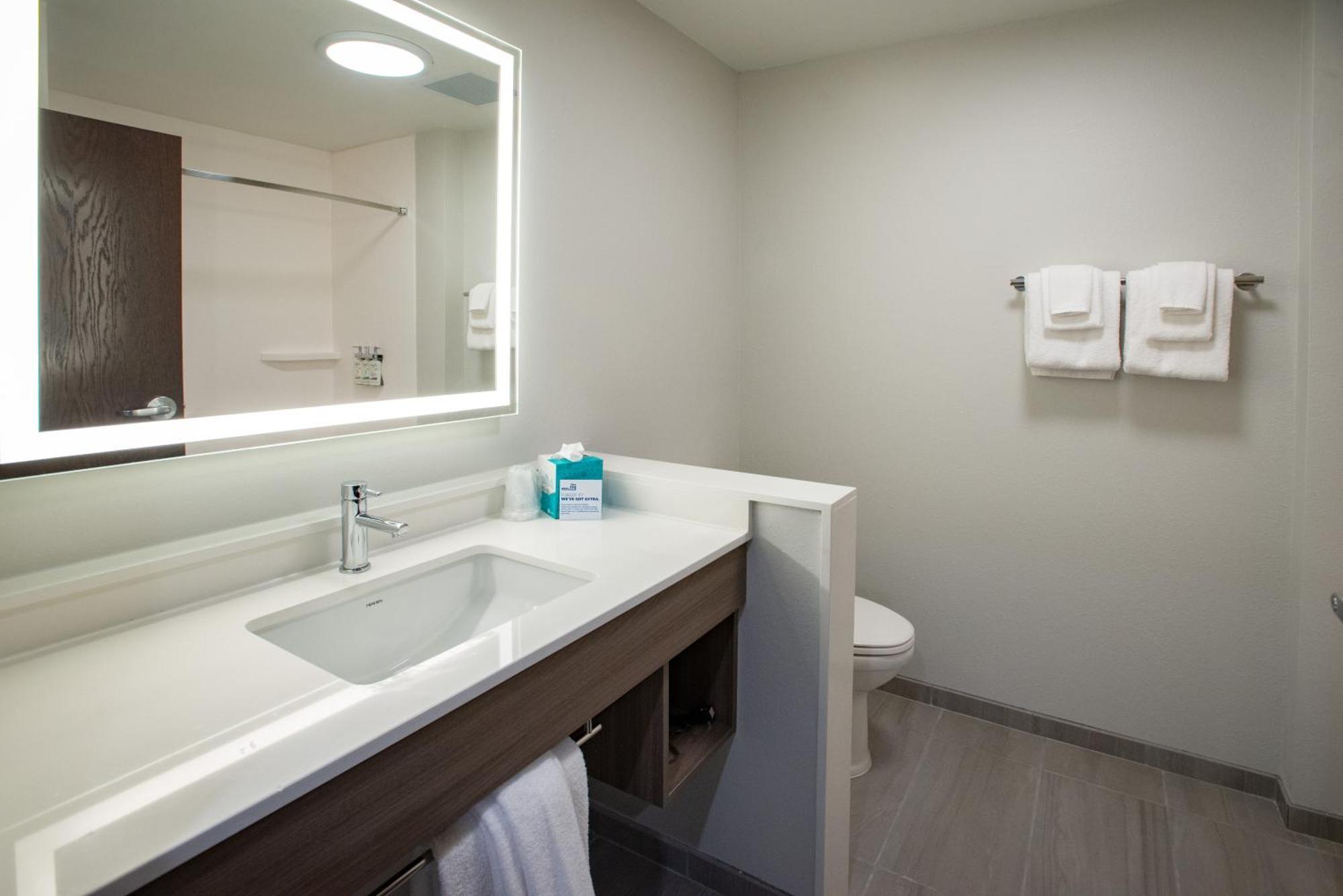 Holiday Inn Express & Suites Pensacola Airport North - I-10 By Ihg Ferry Pass Buitenkant foto