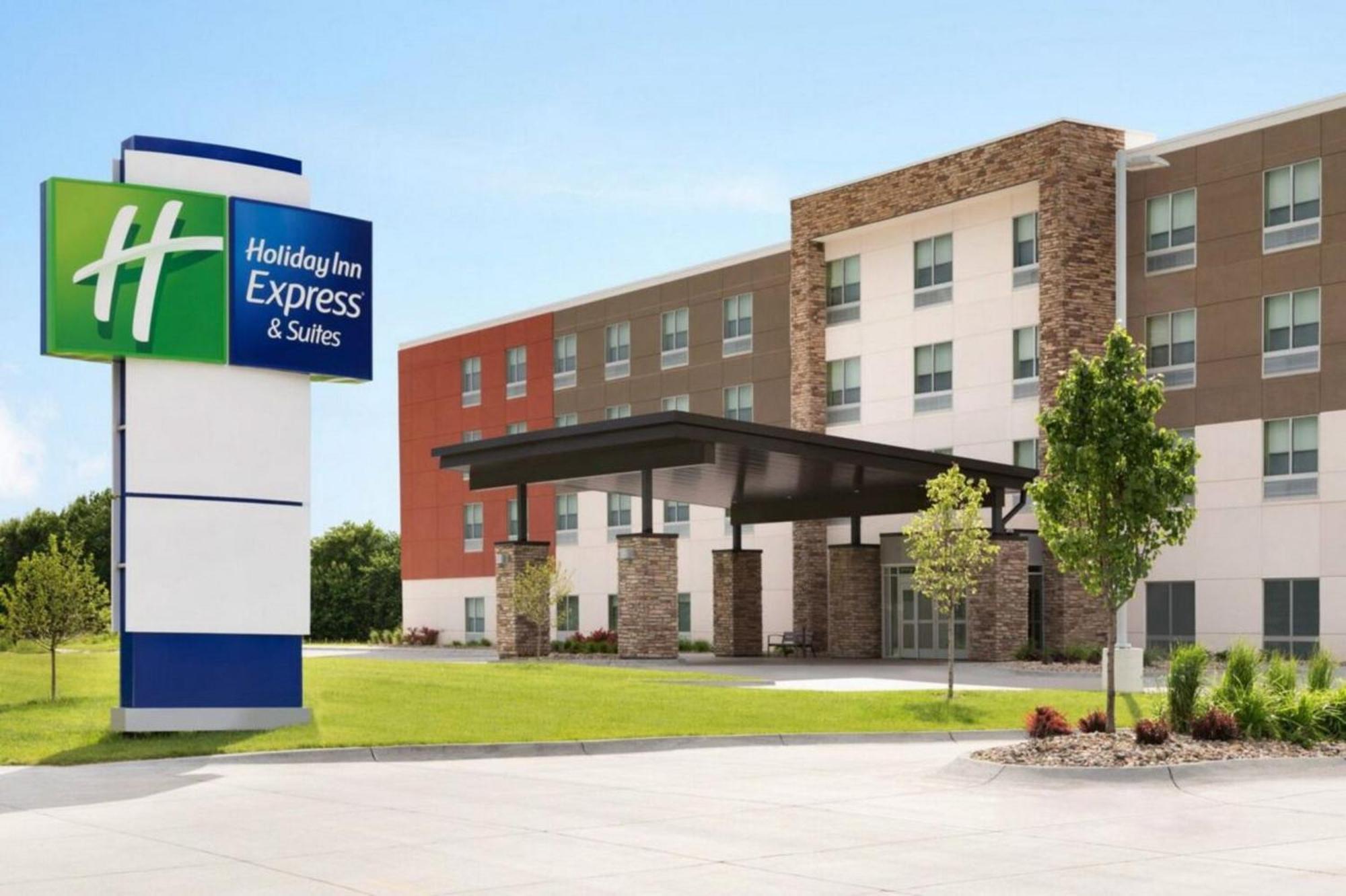 Holiday Inn Express & Suites Pensacola Airport North - I-10 By Ihg Ferry Pass Buitenkant foto